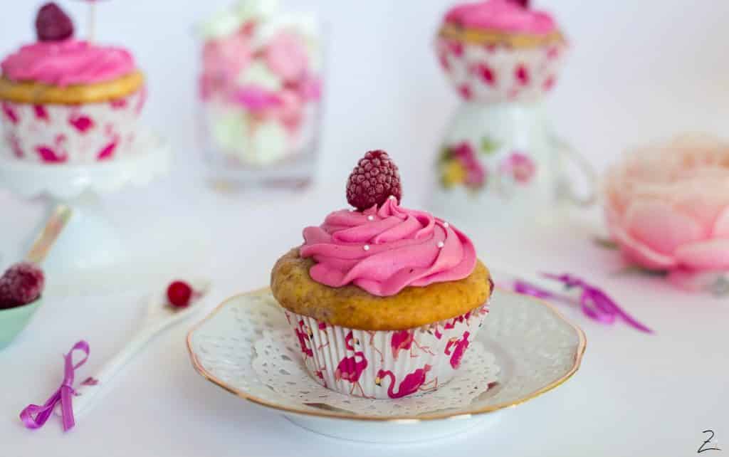 Flamingo Cupcake mit Vanille Cupcake und Himbeer Buttercreme