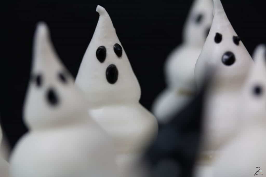 Halloween: Kleine Schreckgespenster aus Baiser