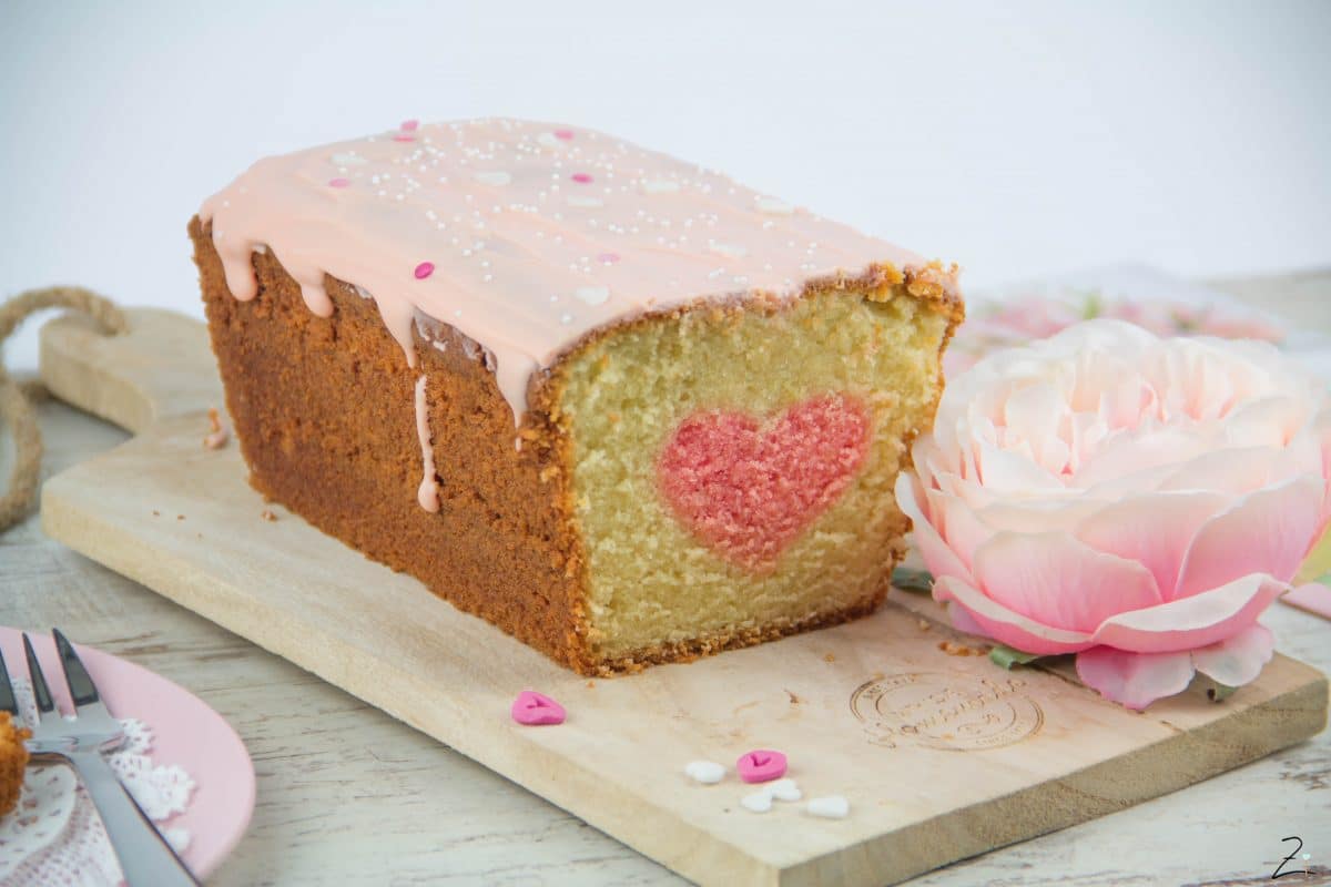 Kuchen mit Herz zum Valentinstag
