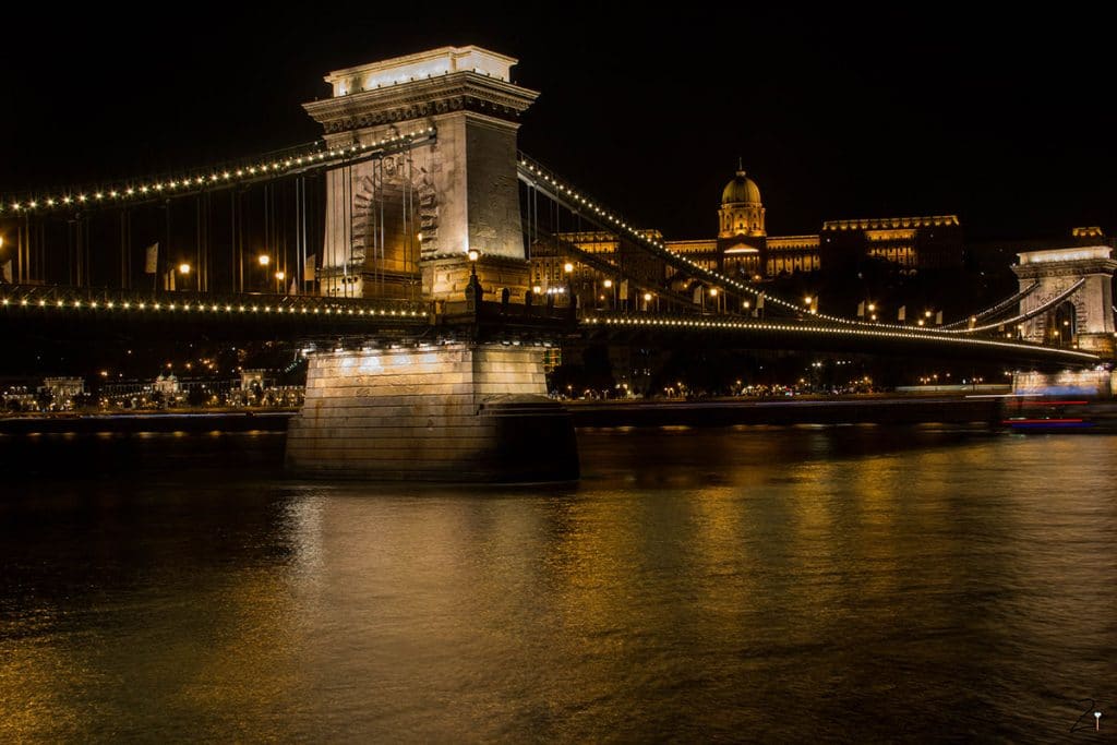 10 Must Dos in Budapest_Kettenbrücke