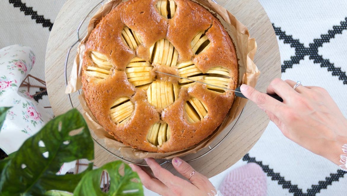 Versunkener Apfelkuchen mit Zimt