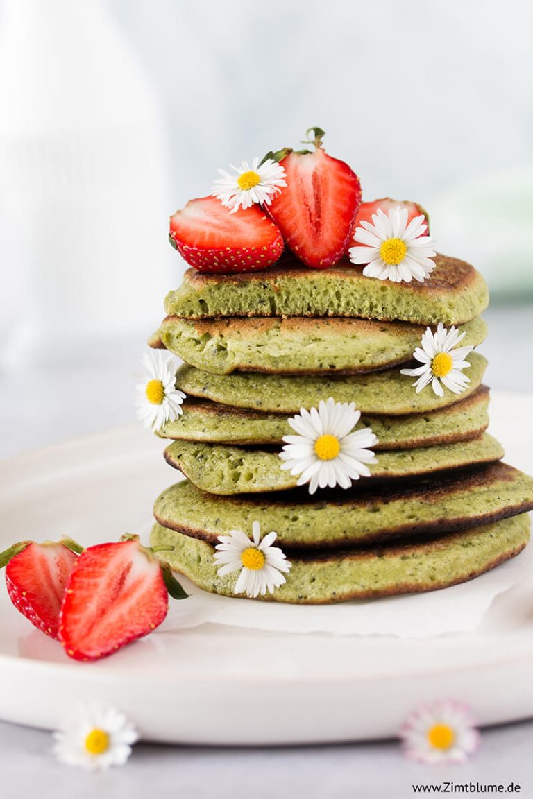 Matcha Pancakes mit Erdbeeren Zimtblume.de