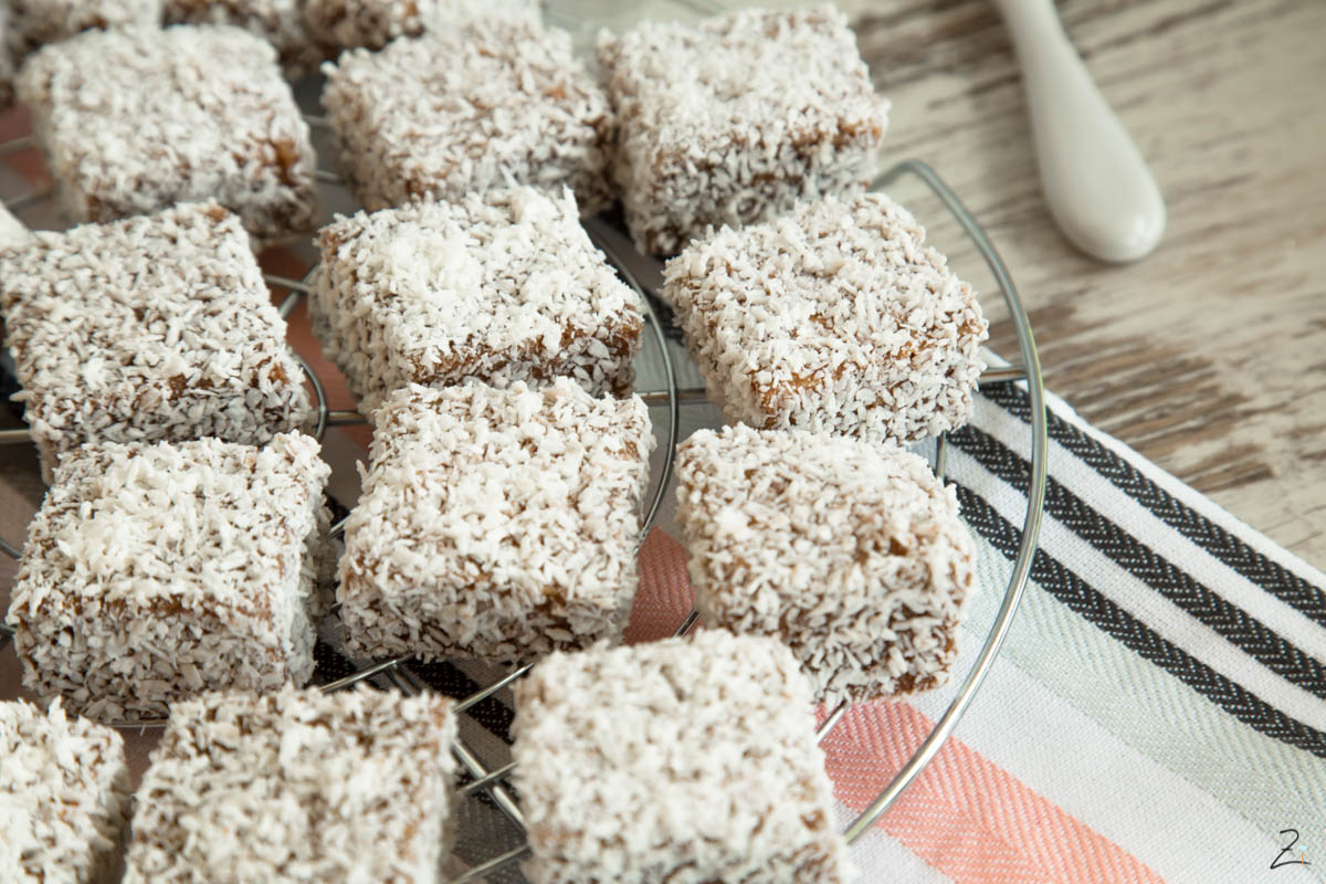 Kokosträumchen in Würfelform: Rezept für australische Lamingtons ...