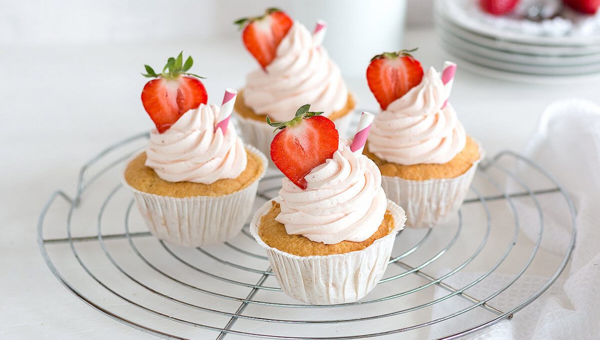 Erdbeer Cupcakes mit Erdbeer Buttercreme