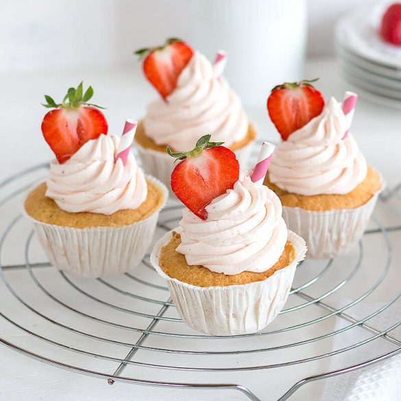 Erdbeer Cupcakes mit Erdbeer Buttercreme