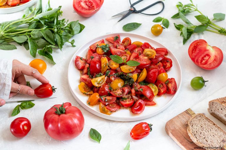 Tomatensalat: Das beste Rezept mit Basilikum | Zimtblume.de Tomatensalat: Das beste Rezept mit Basilikum | Zimtblume.de