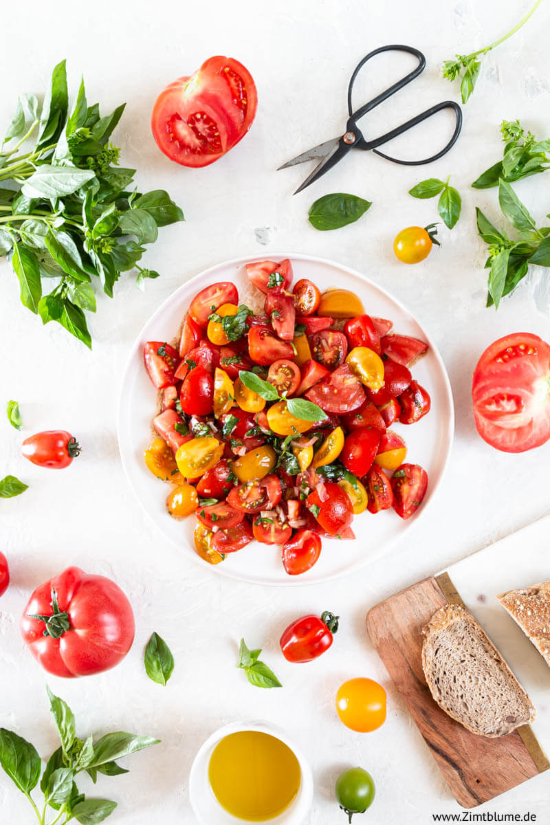 Tomatensalat: Das beste Rezept mit Basilikum | Zimtblume.de