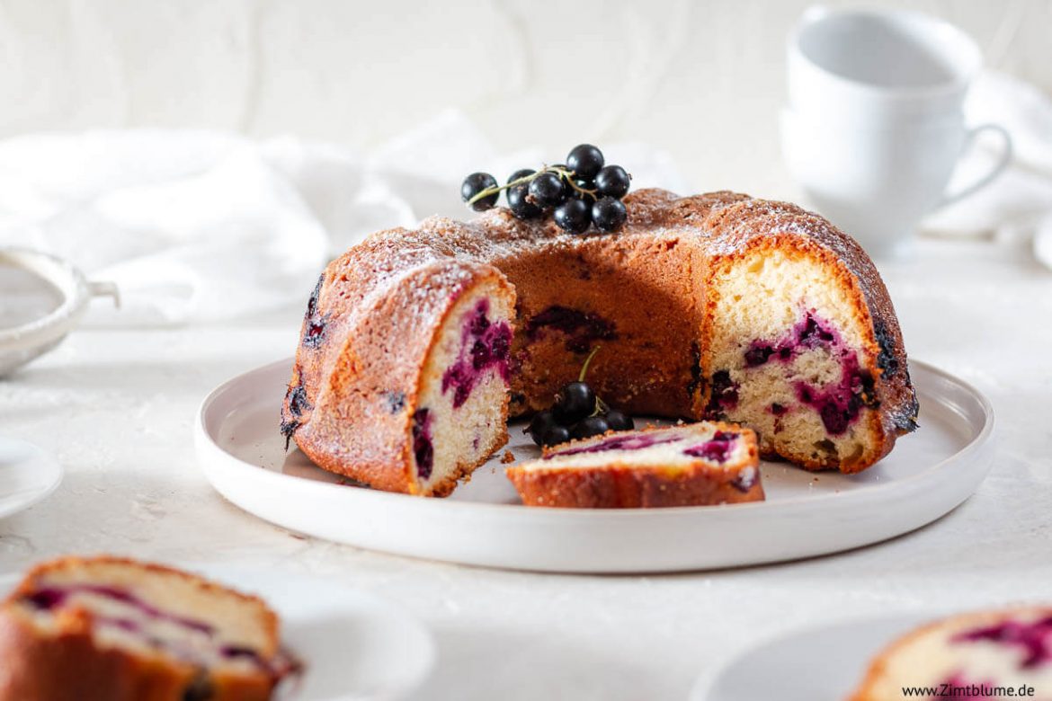 Kuchen mit schwarzen Johannisbeeren | Zimtblume.de