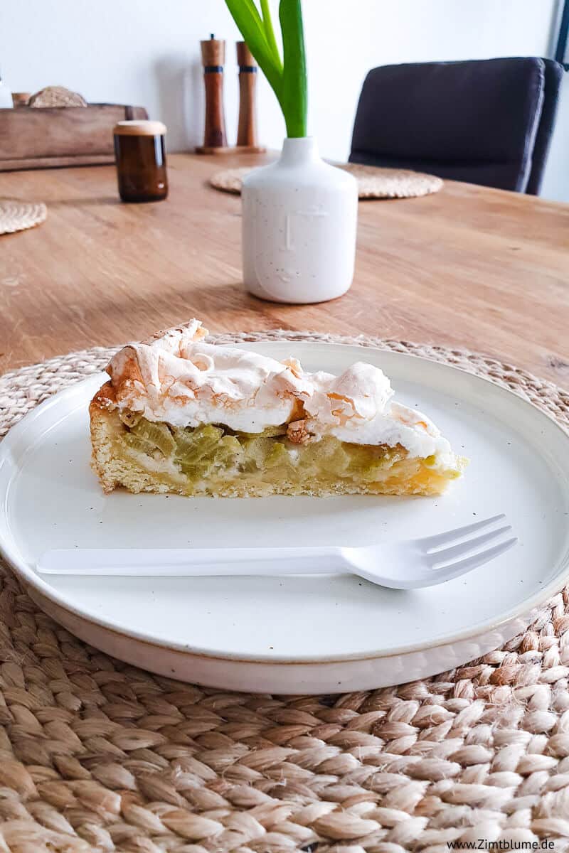 Rhabarberkuchen mit Mürbeteig und Baiser | Zimtblume.de Rhabarberkuchen mit Mürbeteig und Baiser | Zimtblume.de