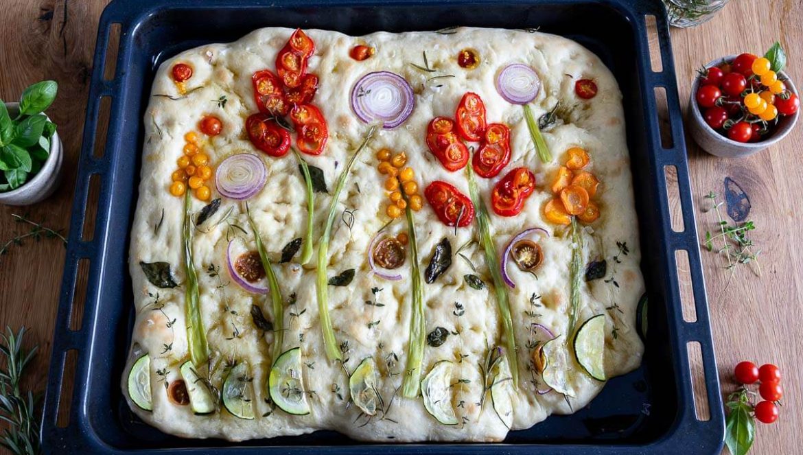 Garden Focaccia auf den Blech