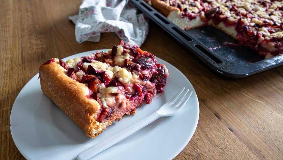 Zwetschgenkuchen mit Hefeteig