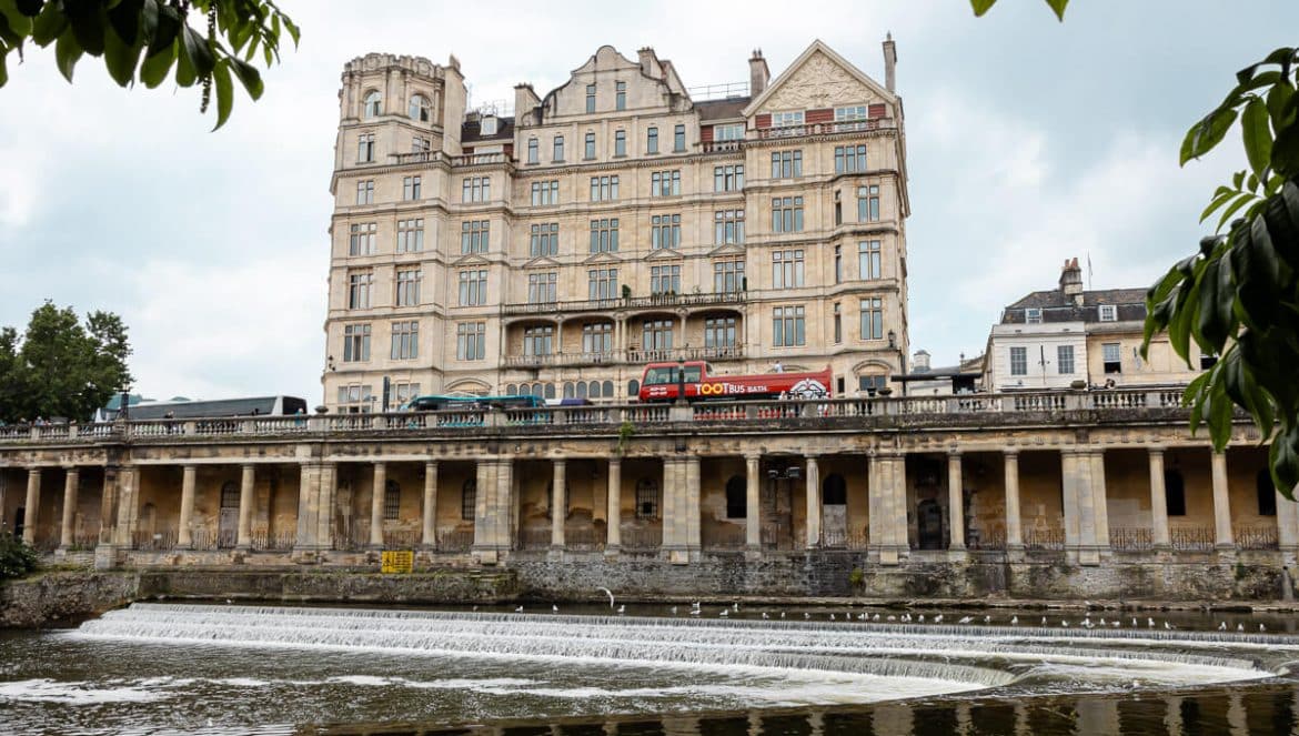 Bath Sehenswürdigkeiten mit Blick auf Pulteney Bridge