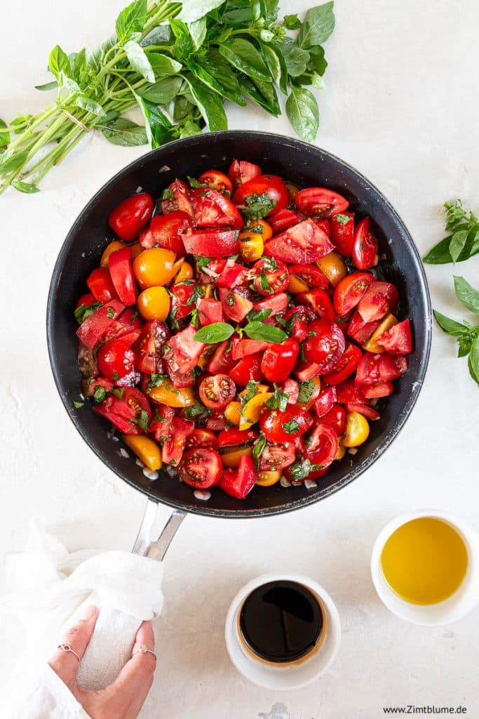 Lauwarmer Salat mit Tomaten