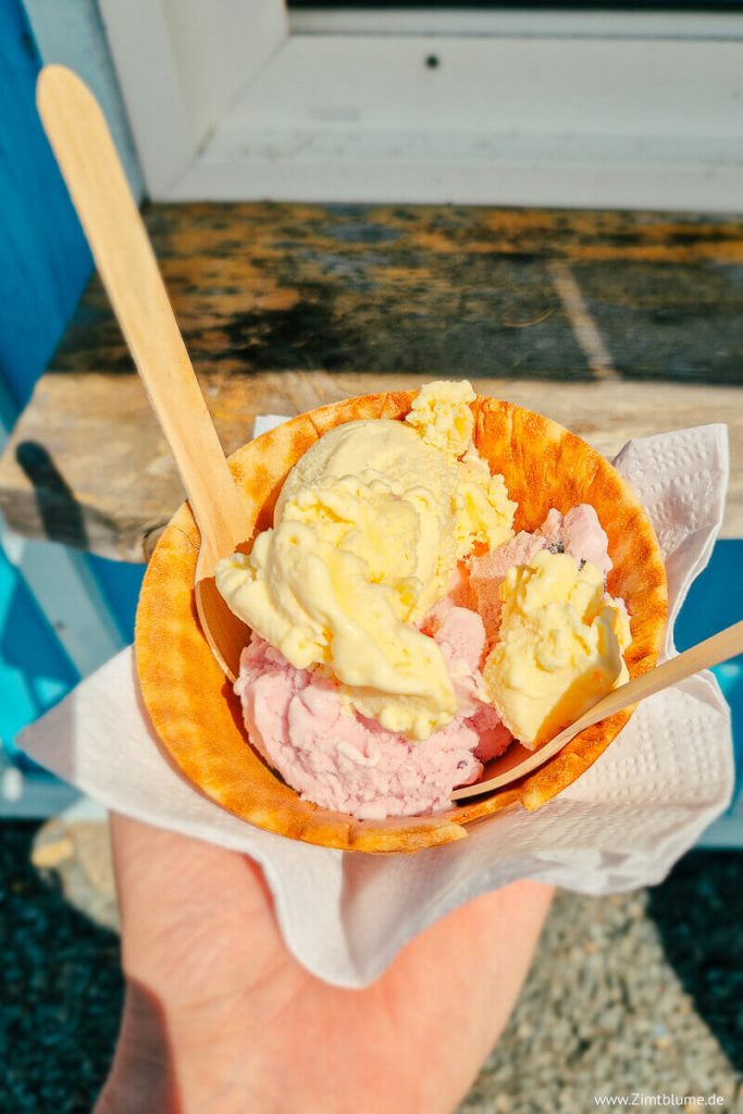 Eisbecher mit zwei Sorten von der Blue Hock Gallery