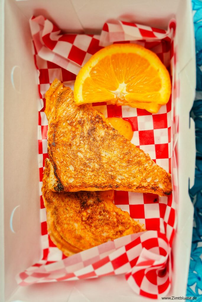 Einfaches Grilled Cheese Sandwich in einer Box, LaHave Bakery