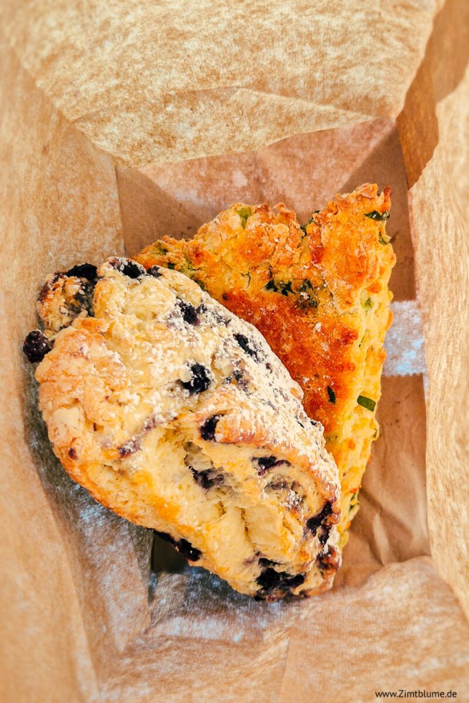 Scones in einer braunen Tüte, LaHave Bakery Nova Scotia