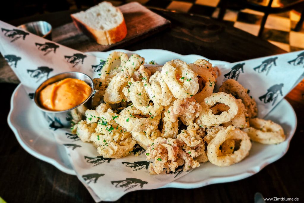 Knusprige frittierte Claamari als Vorspeise im Restaurant The Bicycle Thief in Halifax