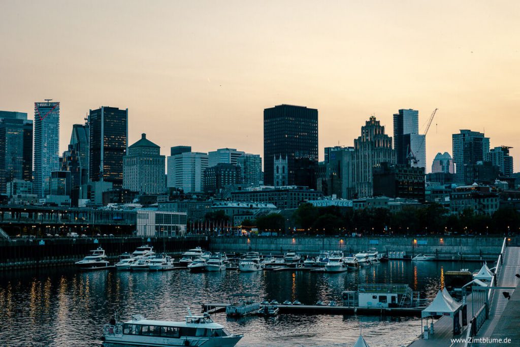 Alter Hafen in Montreal abends