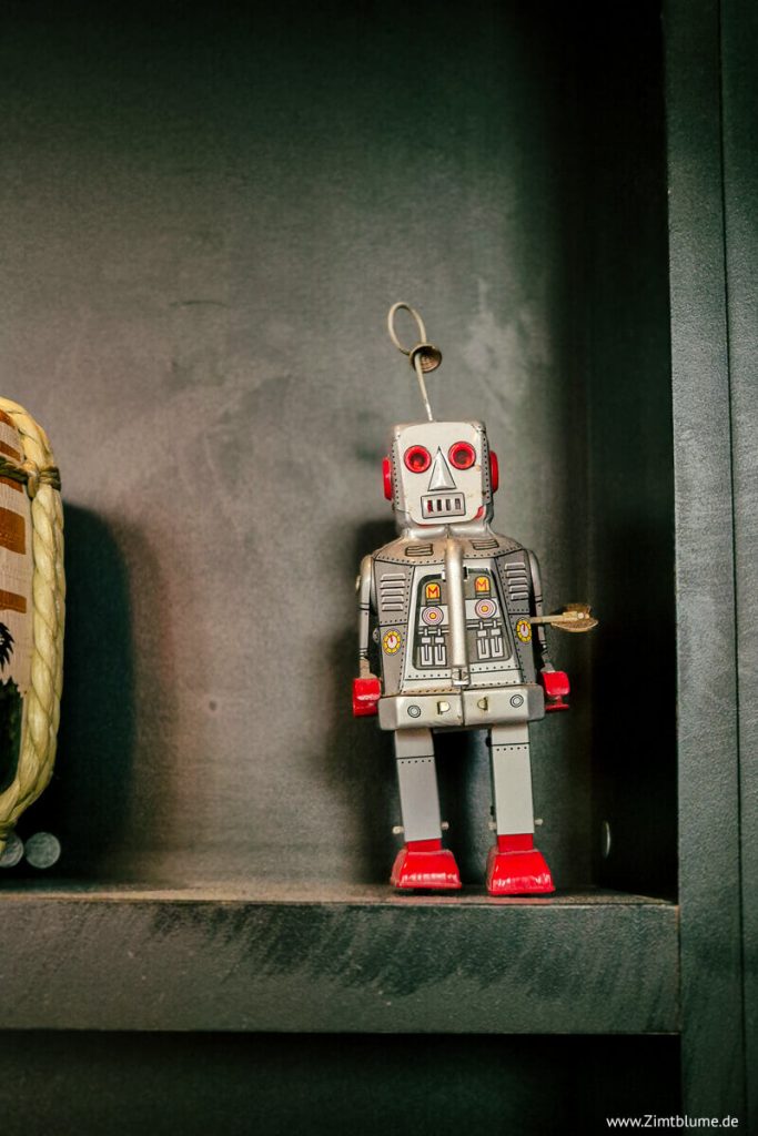 Niedlicher Roboter im Restaurant Kyo, Montreal