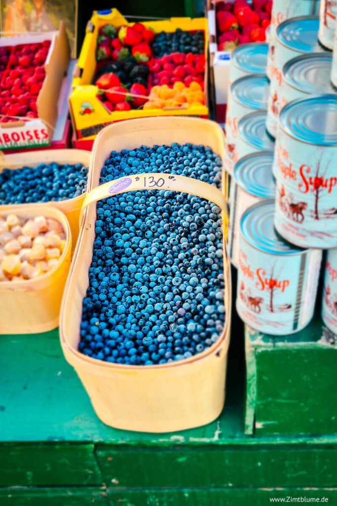 Frische Blaubeeren im Körbchen vom Marche Atwater