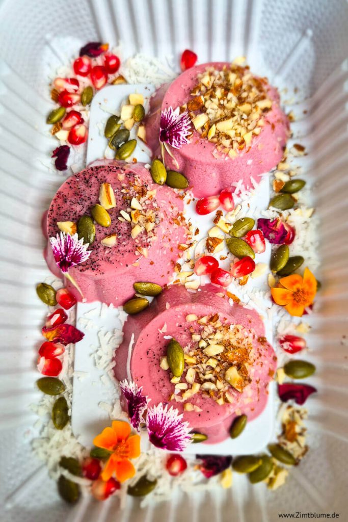 Rosa Dessert im Restaurant Tula, Montreal