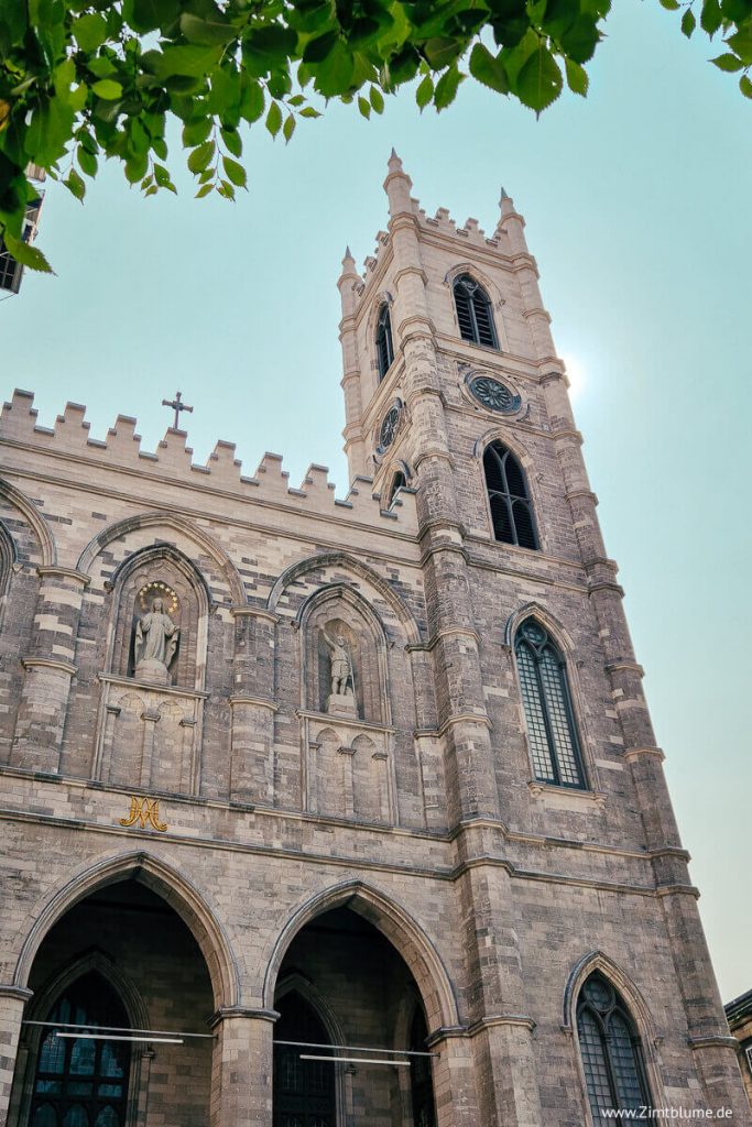 Die Kirche Norte Dame in Montreal von außen