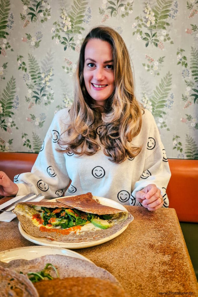 Zimtblume im Foodie Himmel mit herzhaftem Crepe von Spanel Creps et Groumets Montreal