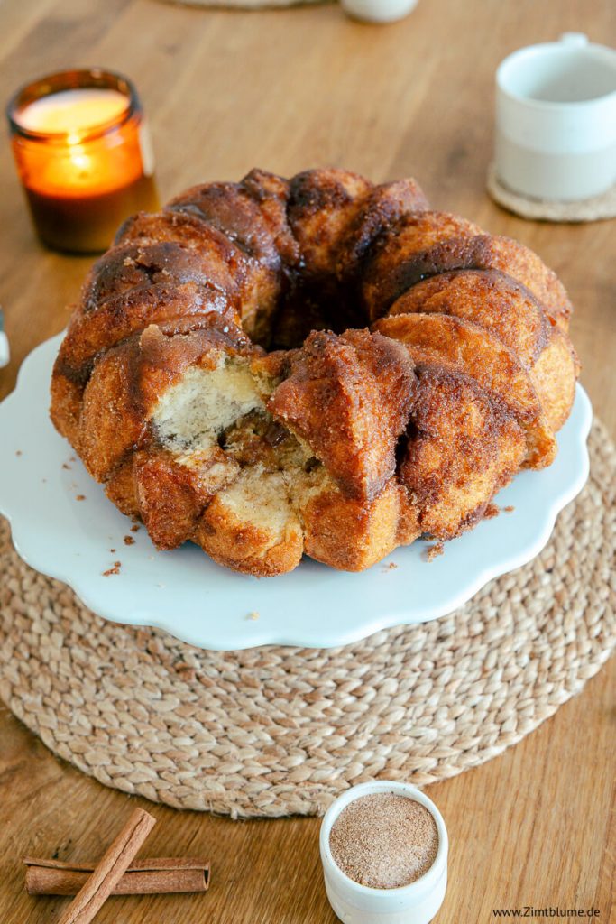 Ein Stück weggezupftes Affenbrot mit Zimt