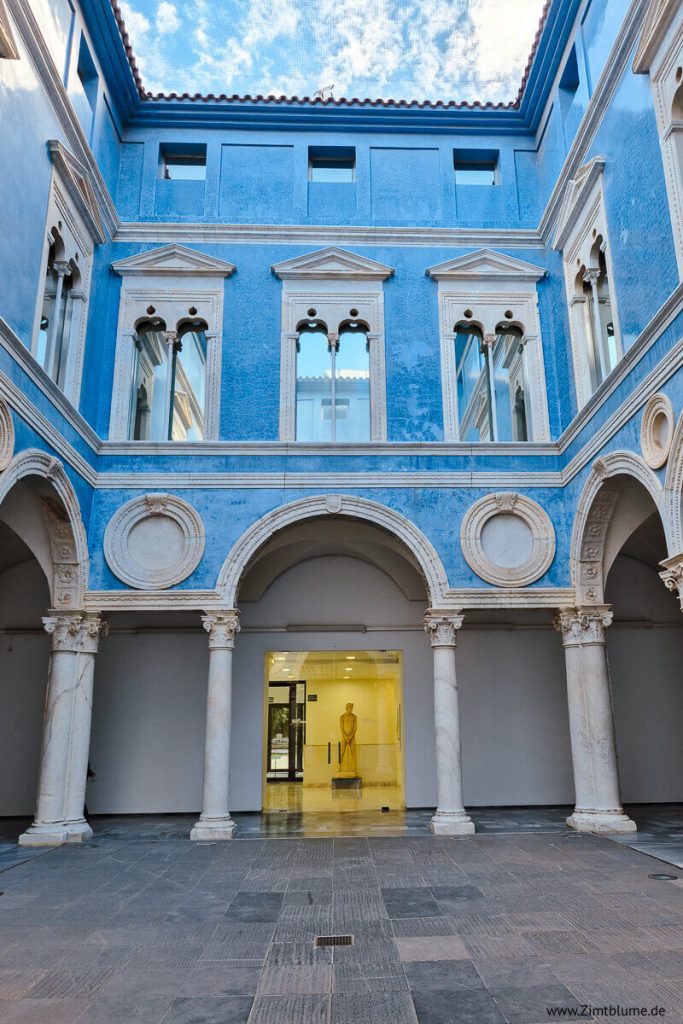 Museu de belles arts in Valencia: Patio del Embajador Vich
