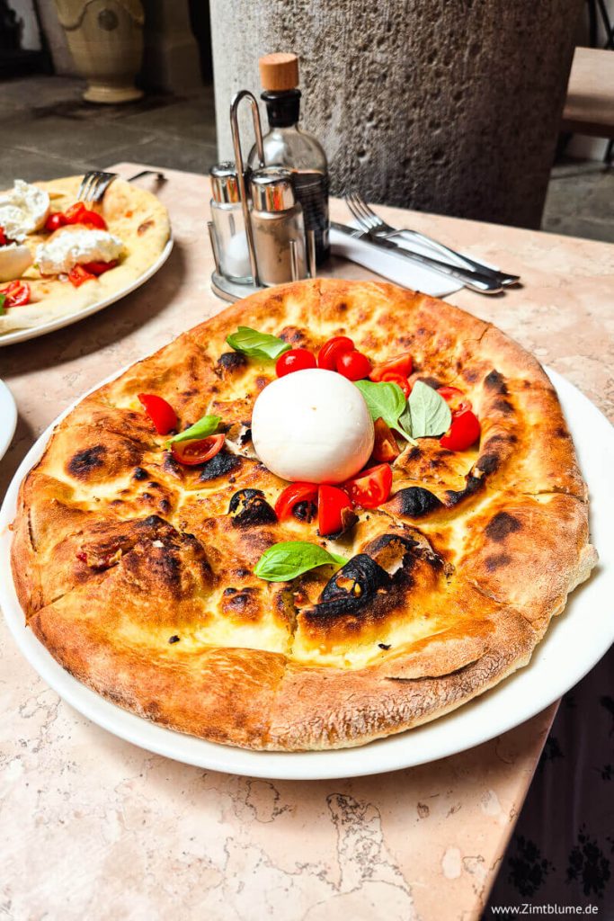 Knusprige Pizza Cavazzo Café in Lindau